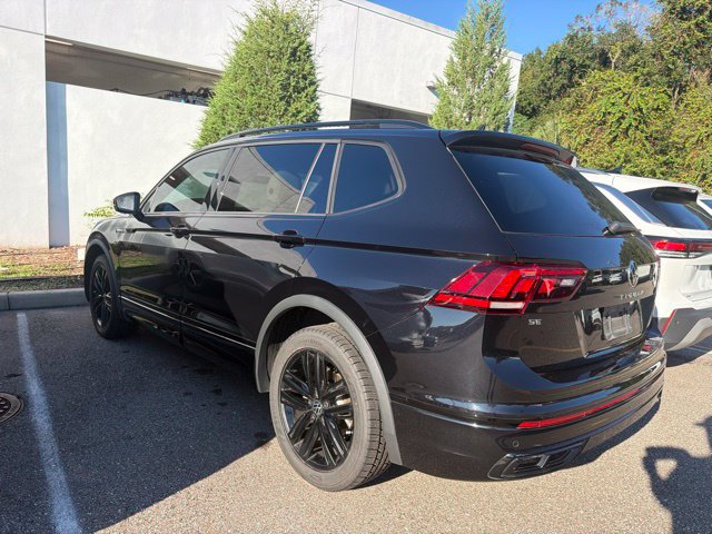 Certified 2022 Volkswagen Tiguan SE R-Line FWD image 3