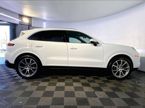 Certified 2026 Porsche Cayenne AWD/4WD image 8