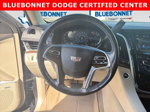 Used 2018 Cadillac Escalade Luxury RWD image 13