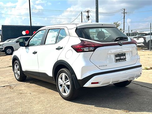 New 2025 Nissan Kicks Play S image 6
