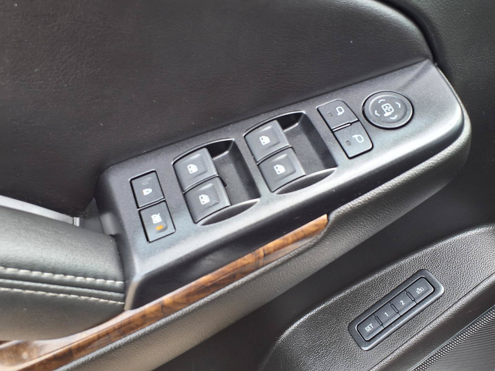 Used 2018 Chevrolet Suburban LT AWD/4WD image 18