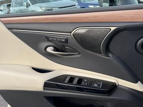 Used 2025 Lexus ES 350 Ultra Luxury image 16