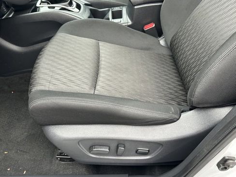 Used 2017 Nissan Rogue SV w/ SV Premium Package image 28