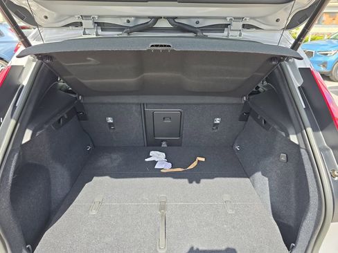 Certified 2023 Volvo XC40 B5 Plus w/ Protection Package Premier image 8