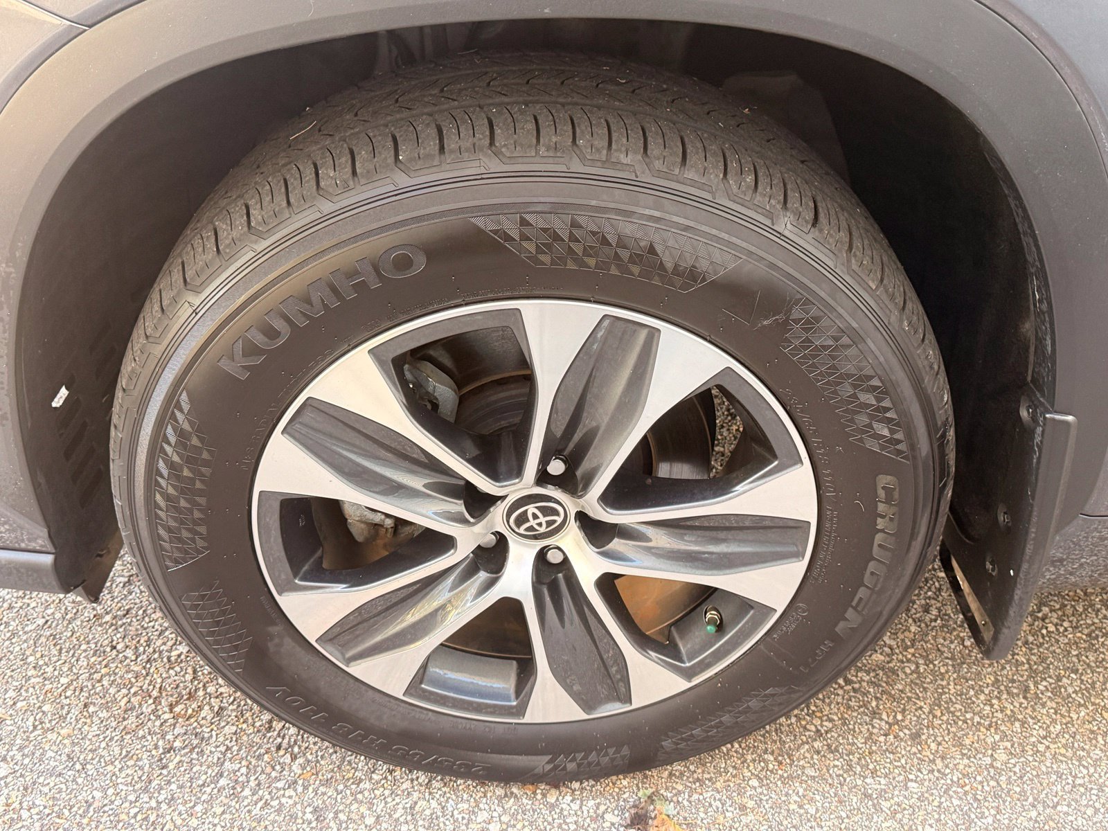 Used 2022 Toyota Highlander XLE AWD/4WD image 14