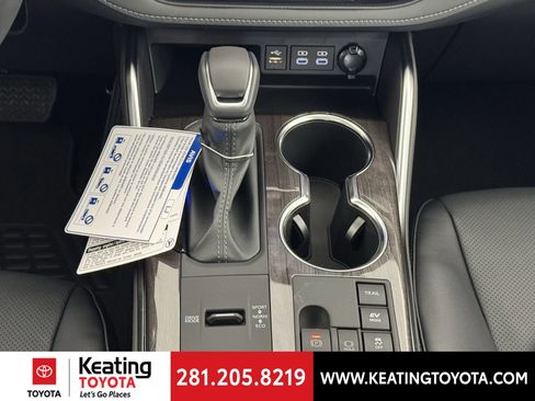 New 2026 Toyota Highlander Limited image 9