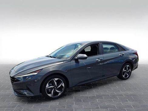 Used 2023 Hyundai Elantra SEL w/ Convenience Package FWD image 3