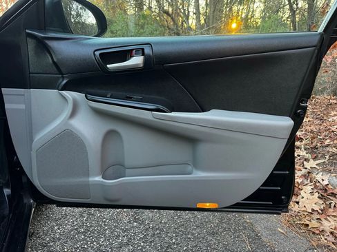 Used 2013 Toyota Camry LE image 12