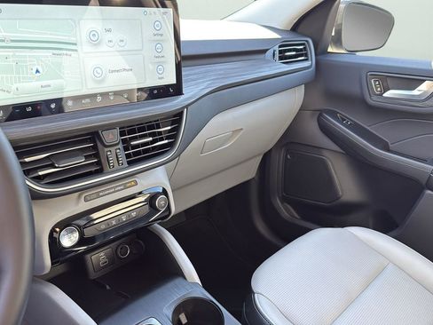 Certified 2025 Ford Escape Platinum w/ Class II Trailer Tow Package image 20