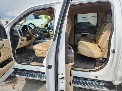 Used 2018 Ford F150 Lariat w/ FX4 Off-Road Package AWD/4WD image 9