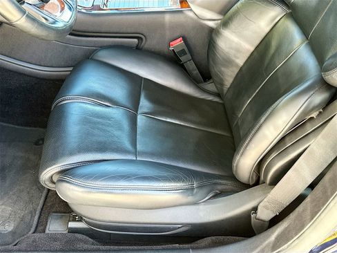 Used 2017 Lincoln Continental Reserve image 19