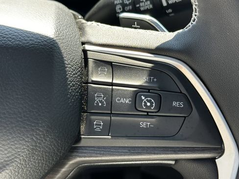 Used 2024 Jeep Grand Cherokee Limited w/ Luxury Tech Group II AWD/4WD image 29