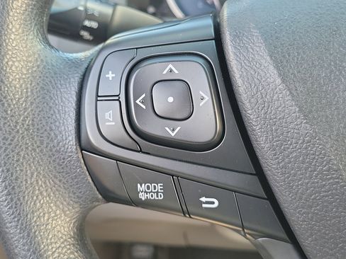 Used 2016 Toyota Camry LE image 27