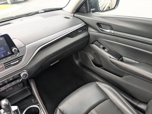 Used 2024 Nissan Altima 2.5 SR FWD image 16