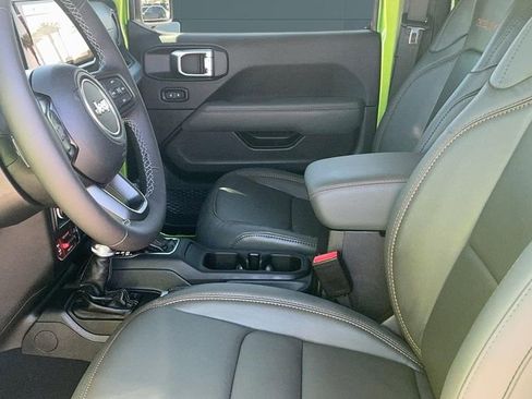 Used 2025 Jeep Gladiator Mojave image 16