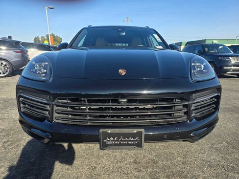 Used 2023 Porsche Cayenne Platinum Edition image 8