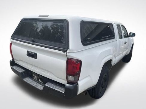 Used 2018 Toyota Tacoma SR RWD image 9