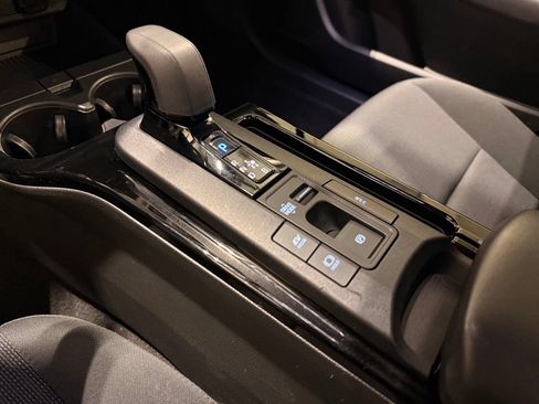 Used 2025 Toyota Prius LE FWD image 25