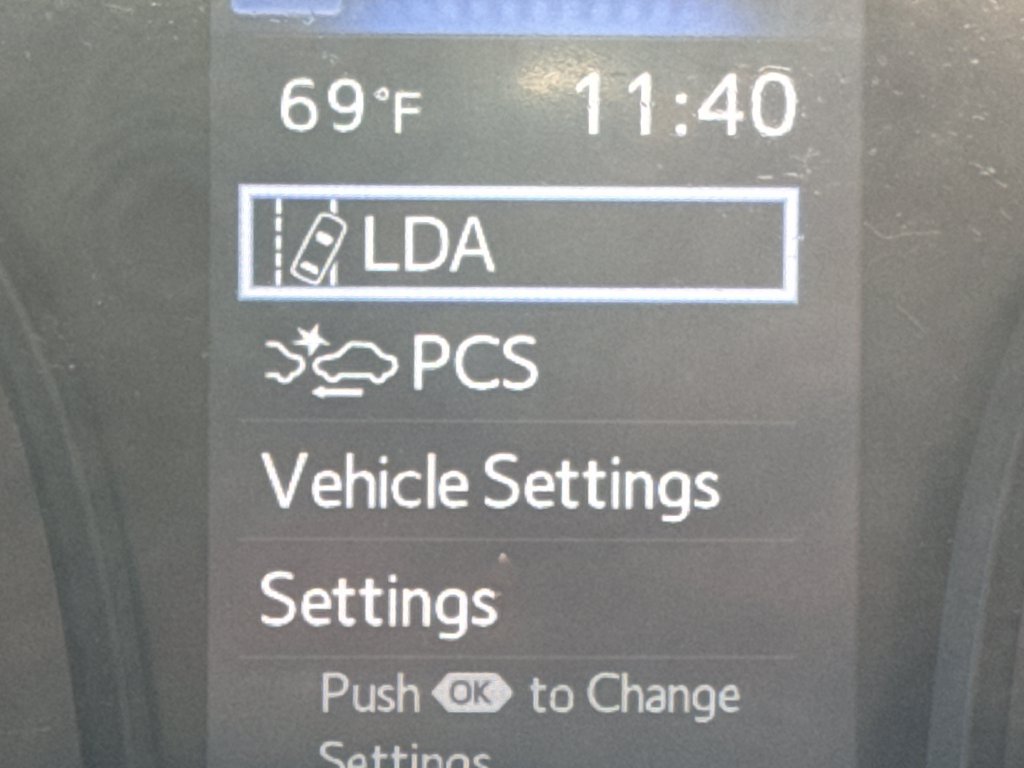 Used 2020 Toyota Camry SE FWD image 18