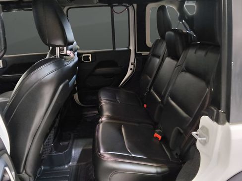 Used 2020 Jeep Wrangler Unlimited Rubicon w/ Dual Top Group AWD/4WD image 21