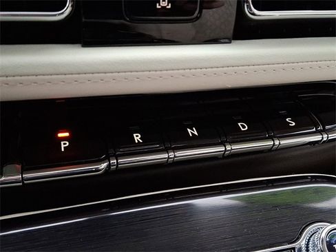 Used 2022 Lincoln Nautilus Black Label w/ Class II Trailer Tow Package image 15