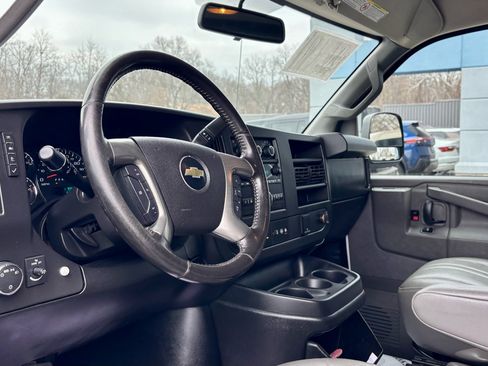 Used 2017 Chevrolet Express 3500 RWD 3500 Extended 155 image 17