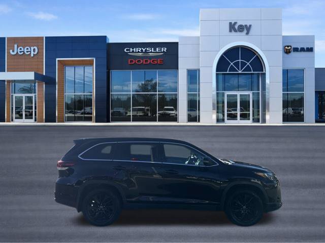 Used 2019 Toyota Highlander SE AWD/4WD image 6