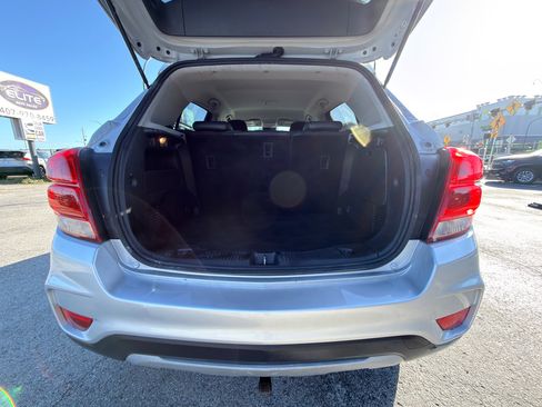 Used 2019 Chevrolet Trax LT w/ LT Convenience Package image 9