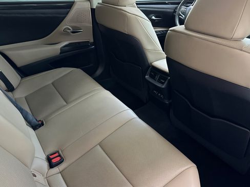 Used 2021 Lexus ES 300h w/ Accessory Package FWD image 32