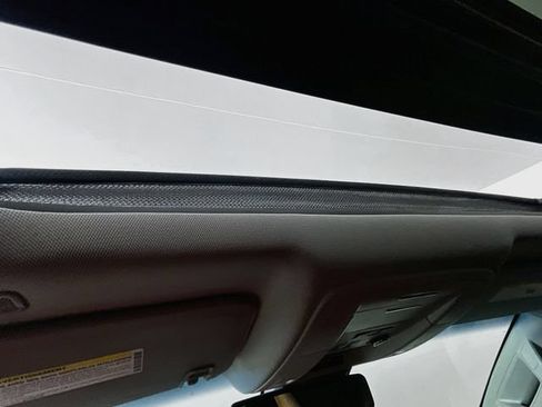 Used 2018 Chevrolet Suburban LT AWD/4WD image 23