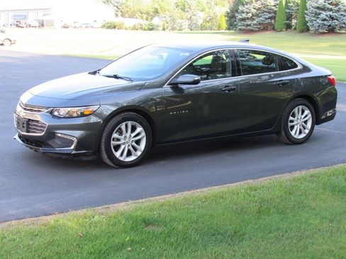 Used 2017 Chevrolet Malibu LT FWD image 2