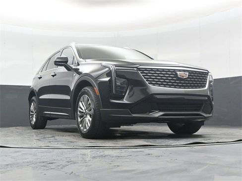 Used 2024 Cadillac XT4 Premium Luxury image 46