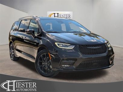 New 2026 Chrysler Pacifica Select