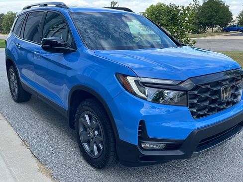 Used 2025 Honda Passport TrailSport image 4