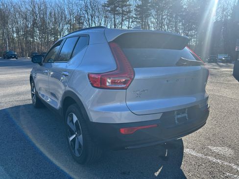 Used 2023 Volvo XC40 B5 Plus w/ Driver Assist Package image 8