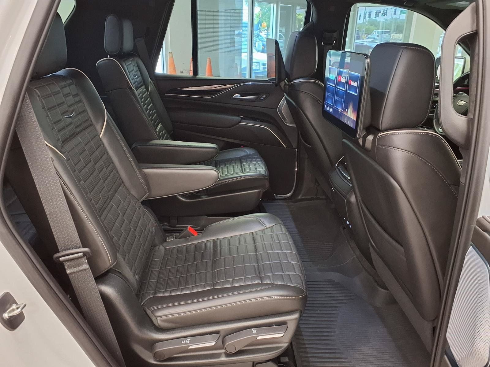 Certified 2023 Cadillac Escalade V w/ LPO, ONYX Package AWD/4WD image 15