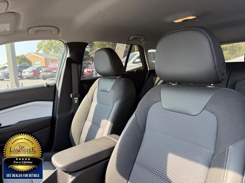 Used 2025 Chevrolet Trax LT image 9