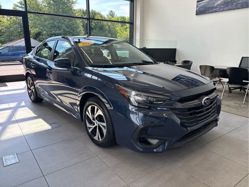 Used 2025 Subaru Legacy Premium AWD/4WD image 2
