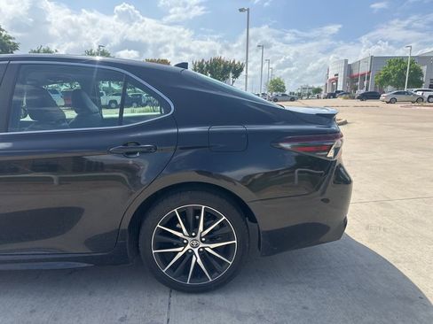 Used 2023 Toyota Camry SE image 7