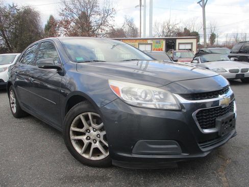 Used 2016 Chevrolet Malibu LT w/ Power Convenience Package image 2