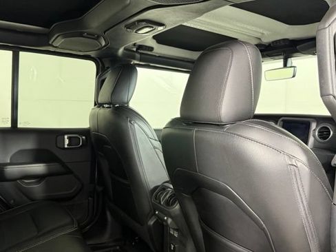 Used 2018 Jeep Wrangler Unlimited Sahara AWD/4WD image 27