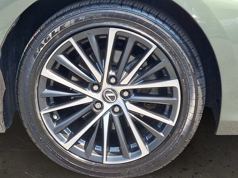 Used 2025 Lexus ES 300h w/ Premium Package FWD image 9