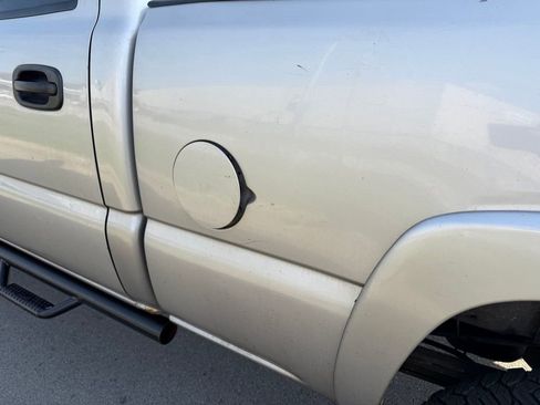 Used 2004 Chevrolet Silverado 2500 LT w/ Heavy-Duty Power Package image 21