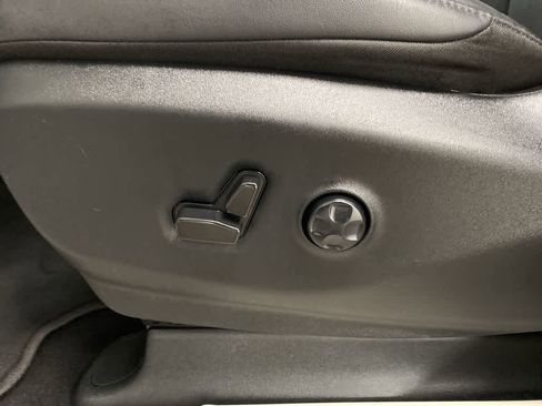 Used 2024 Chrysler Pacifica Select image 15