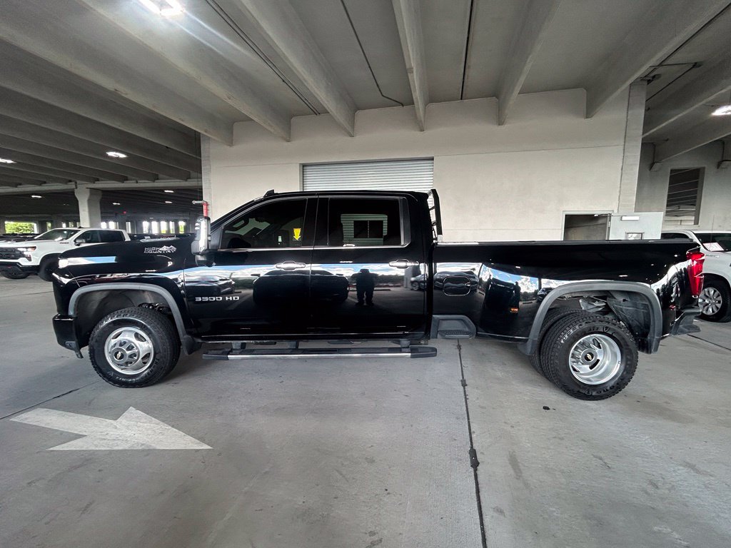 Used 2022 Chevrolet Silverado 3500 High Country w/ Technology Package AWD/4WD image 2