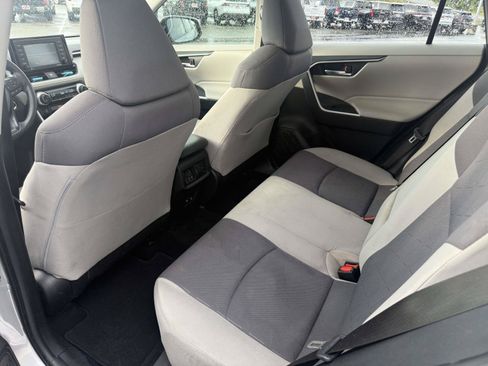 Used 2021 Toyota RAV4 XLE w/ Convenience Package FWD image 6