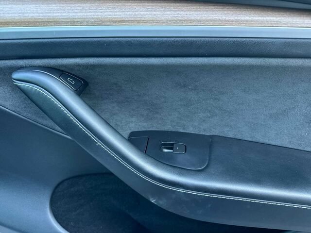 Used 2023 Tesla Model Y AWD image 21