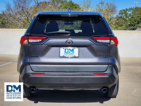 Used 2022 Toyota RAV4 LE image 7