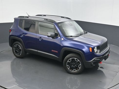 Used 2017 Jeep Renegade Trailhawk AWD/4WD image 35
