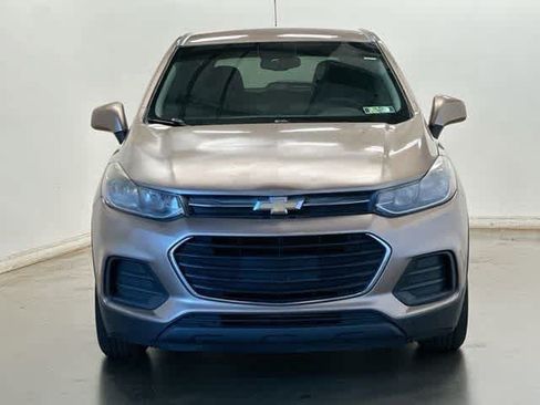 Used 2018 Chevrolet Trax LS FWD image 18